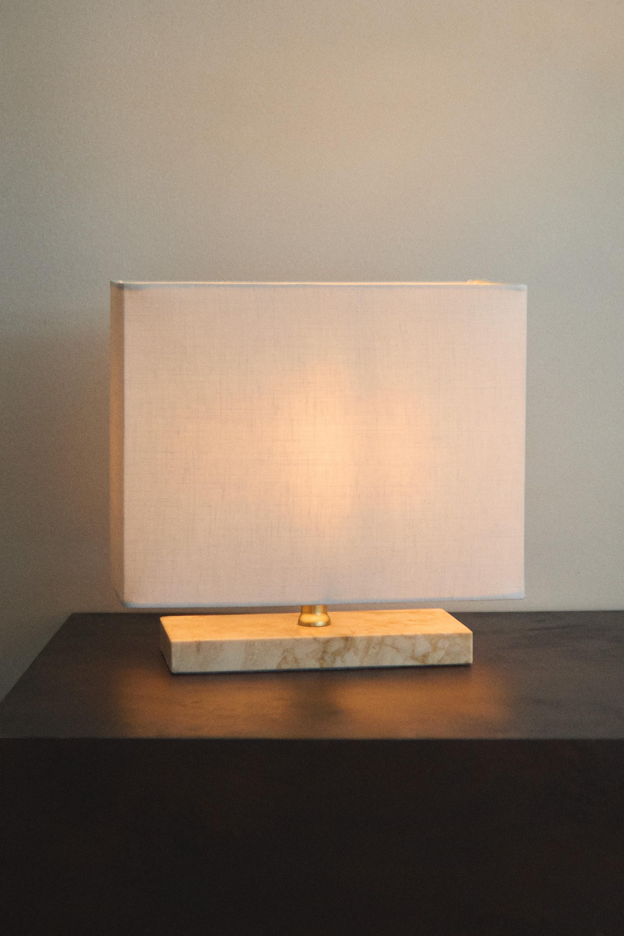 MARBLE AND LINEN TABLE LAMP